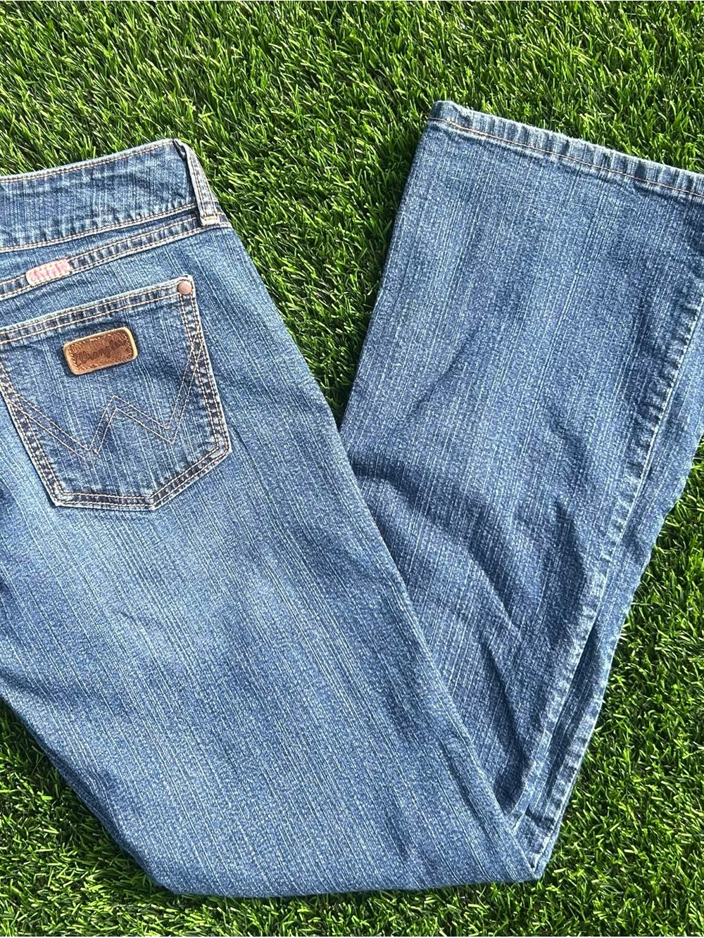 Wrangler bootcut/flare dark wash denim